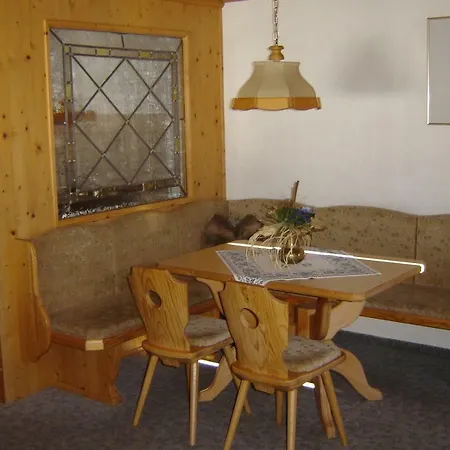 Gaestehaus Gruenbacher 코센