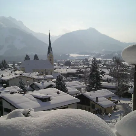 Gaestehaus Gruenbacher 아파트 *