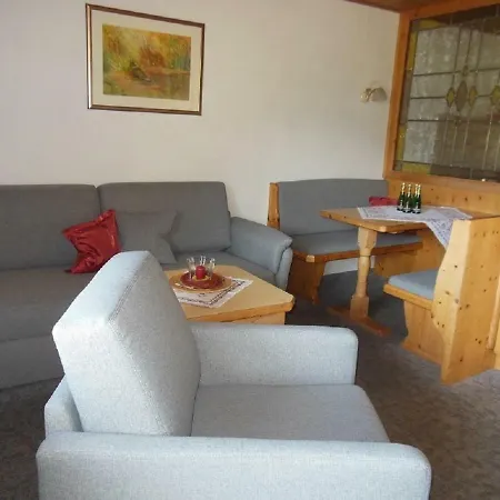 Gaestehaus Gruenbacher 코센